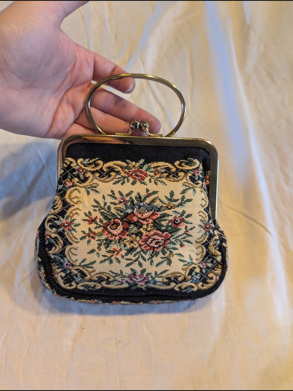 2/50$ Vintage Floral Tapestry Handbag with Gold Frame